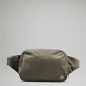 NWT Lululemon Everywhere Belt Bag Large 2L- Grey Sage